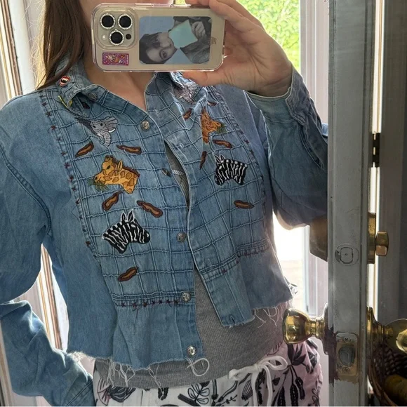 Vintage Embroidered cropped Denim Jacket with Animal Patches - Picture 1 of 9